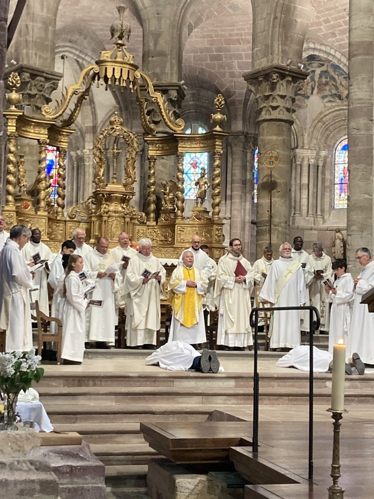 ordination diaconale de Dominique Trincal et Gilles Amat 
La prostration