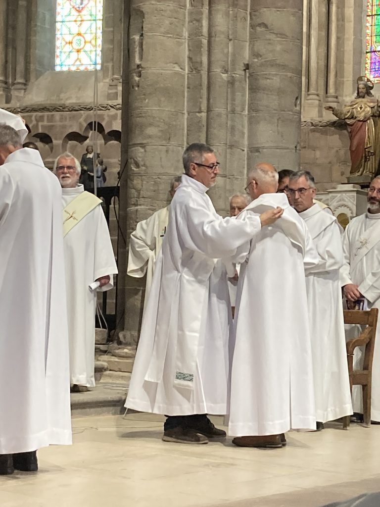 ordination diaconale de Dominique Trincal et Gilles Amat
Remise de l'étole à Gilles