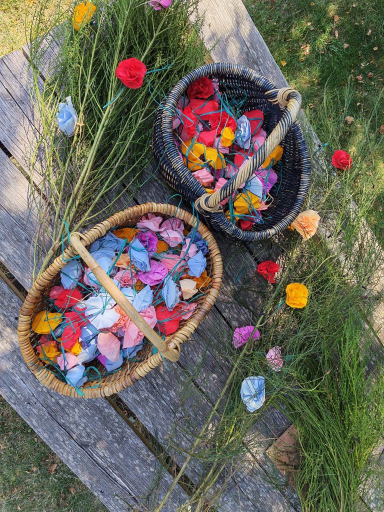Chassignolles 15 août 2026
préparation des fleurs en crépon